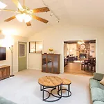 Cozy Poconos Ranch Home With Pool Access, Near Lake!
