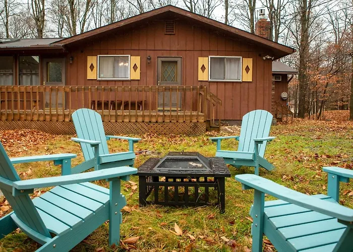 Cozy Poconos Ranch Home With Pool Access, Near Lake!