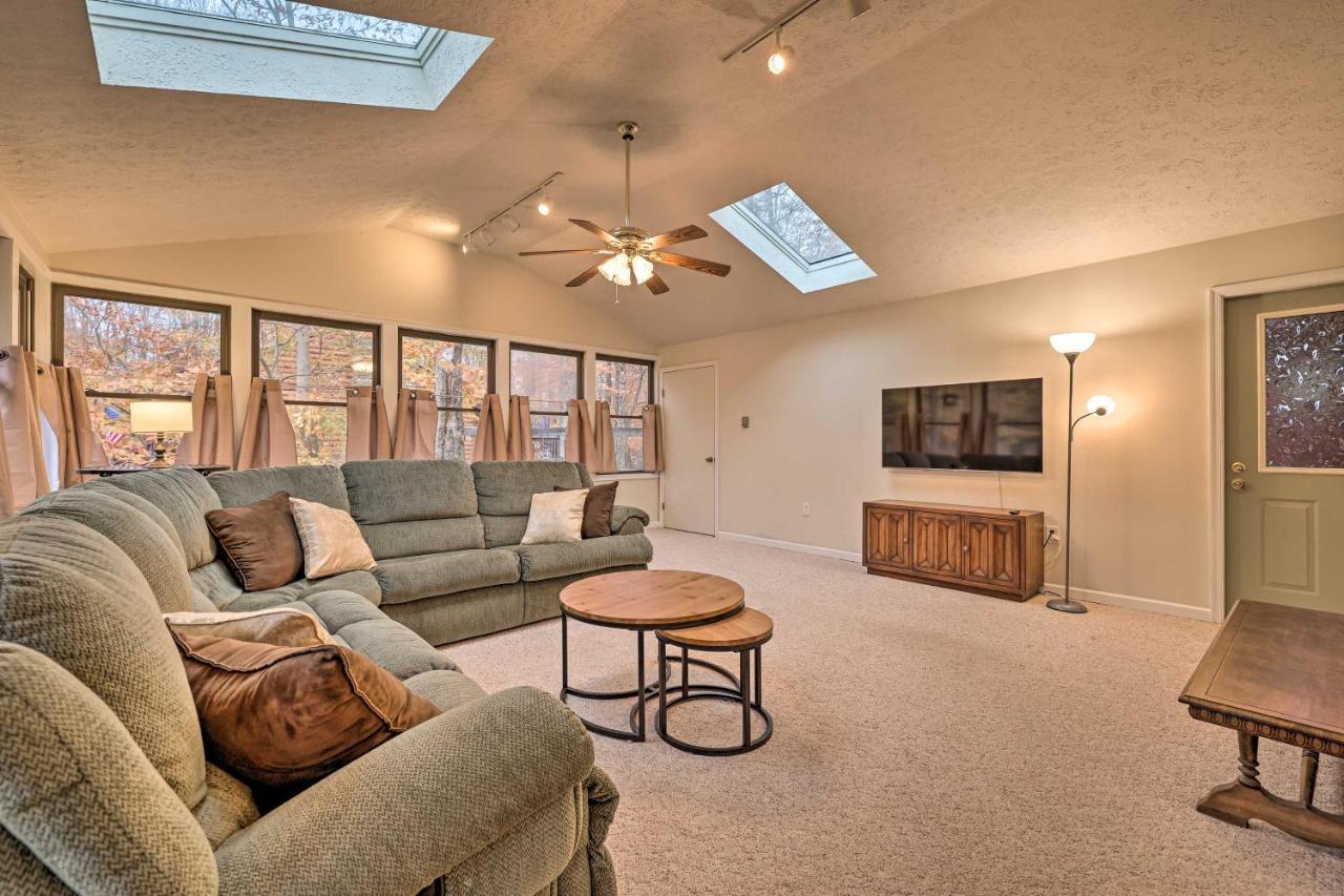 Cozy Poconos Ranch With Pool Access, Near Lake! Gouldsboro