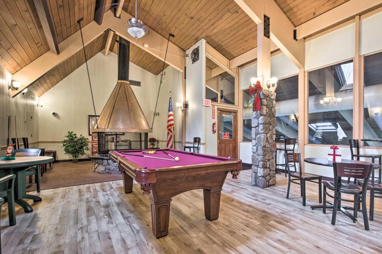 Cozy Poconos Ranch With Pool Access, Near Lake! Holiday home *