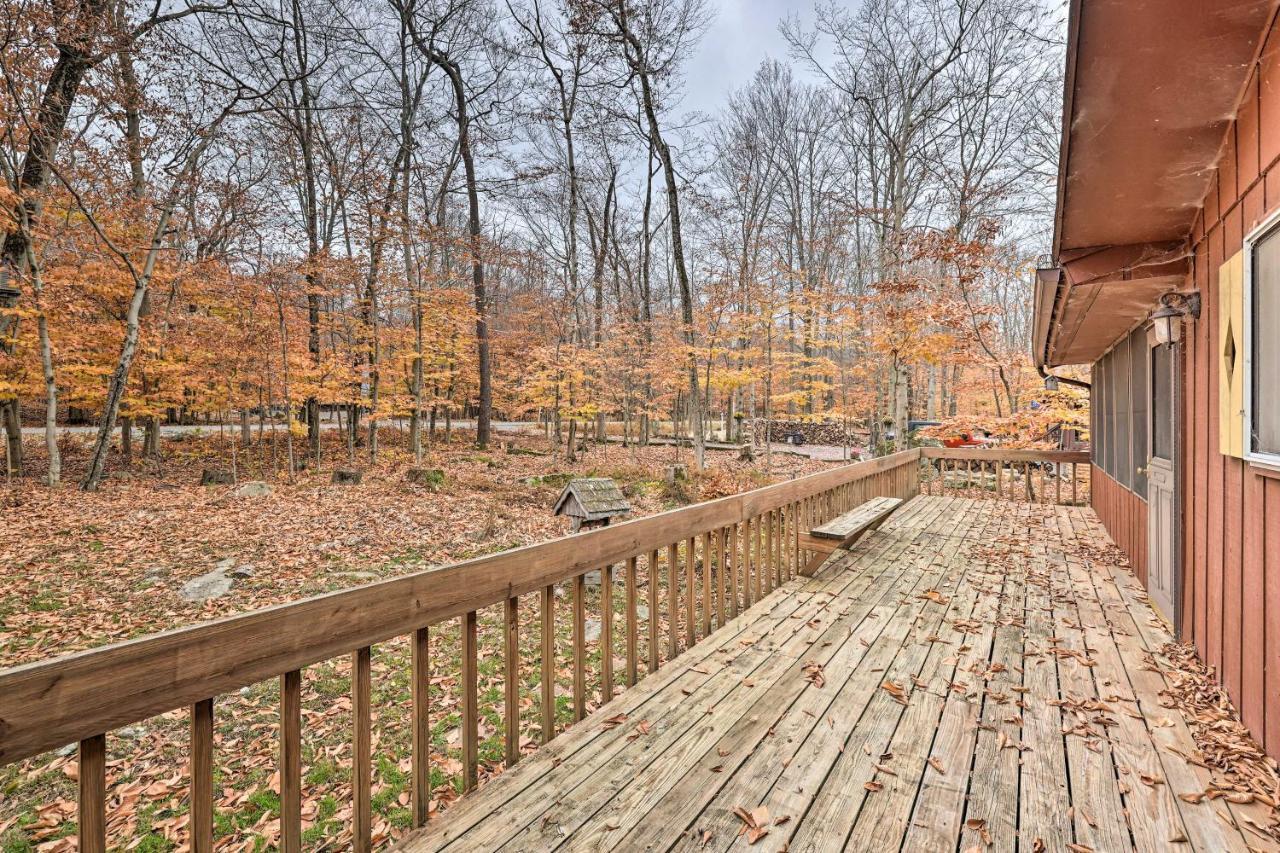 Cozy Poconos Ranch With Pool Access, Near Lake! Holiday home *
