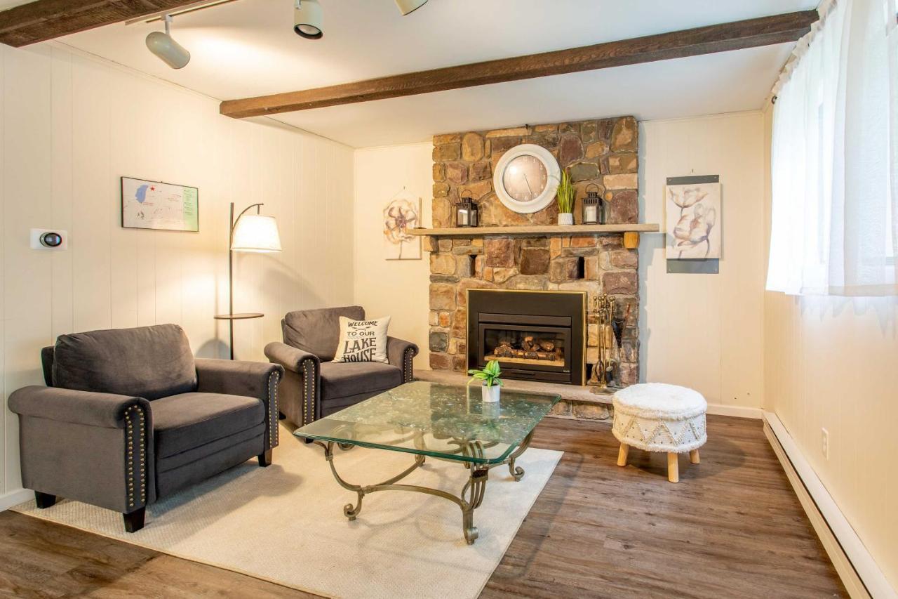 Cozy Poconos Ranch With Pool Access, Near Lake! Holiday home *