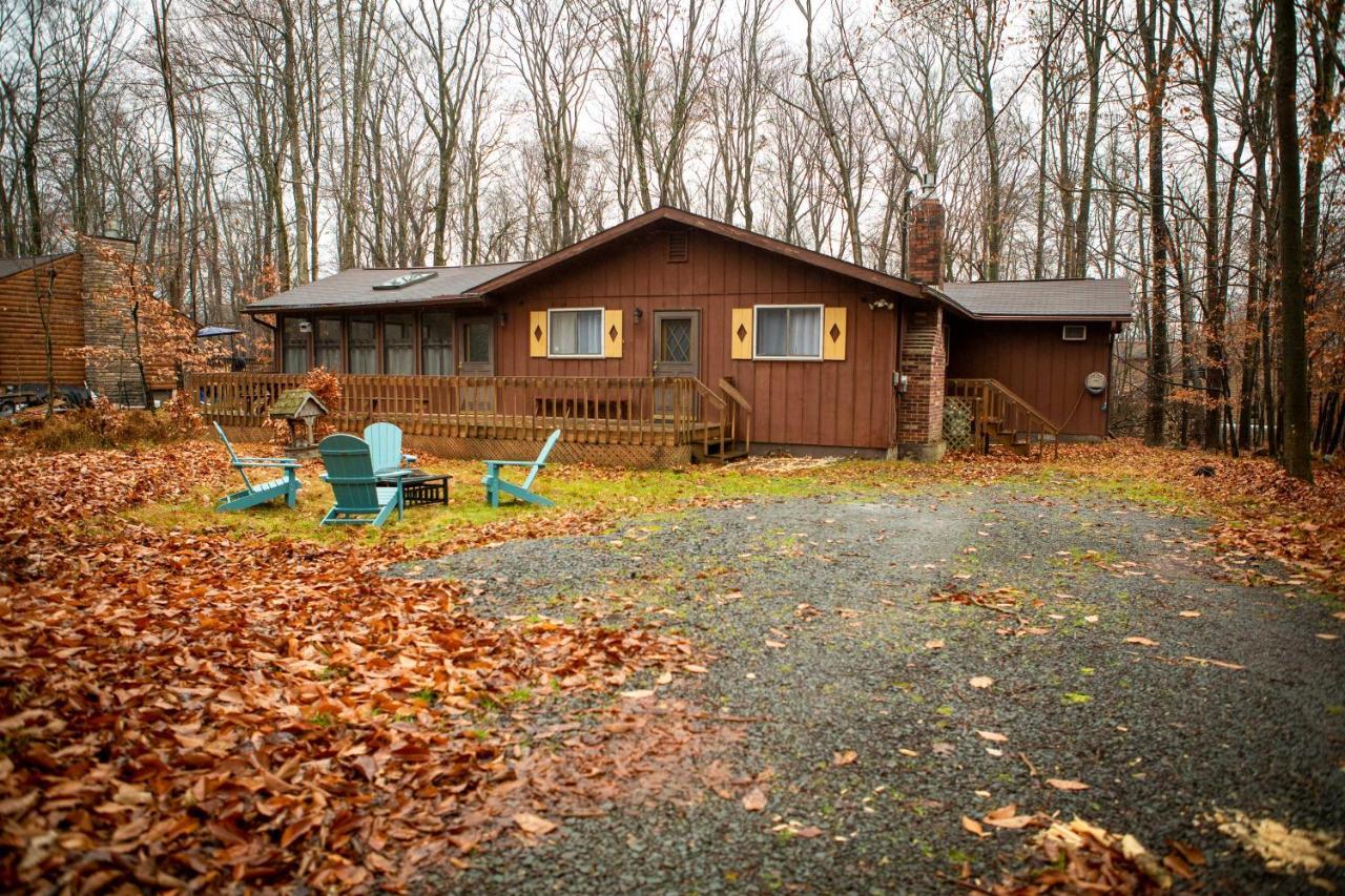 Holiday home Cozy Poconos Ranch With Pool Access, Near Lake!