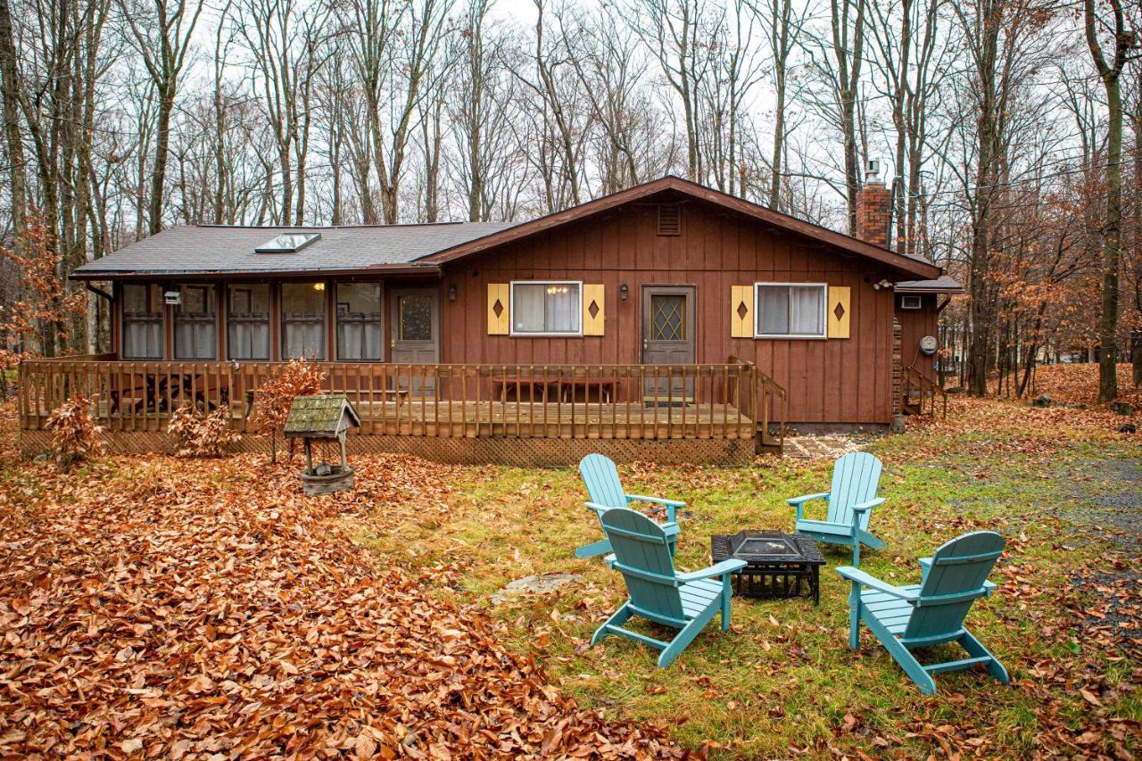 Cozy Poconos Ranch With Pool Access, Near Lake! Holiday home